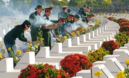 Aktivitas- aktivitas balas budi kepada para prajurit disabilitas dan martir Vietnam - ảnh 1
