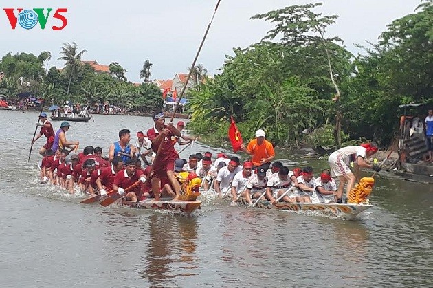Pesta Turun ke Sawah yang khas dari warga Kotamadya Quang Yen, Propinsi Quang Ninh - ảnh 2