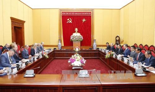  Memperkuat hubungan kerjasama antara Kementerian Keamanan Publik Vietnam dan Dewan Keamanan Nasional Federasi Rusia - ảnh 1