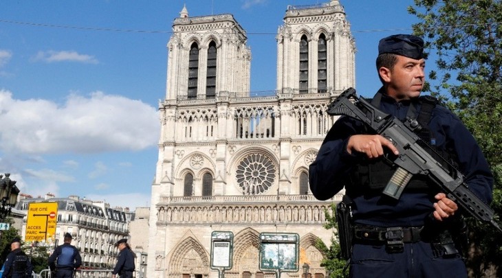 Perancis merasa cemas akan peningkatan tinggi bahaya serangan teror   - ảnh 1