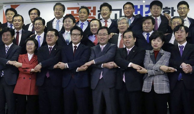 Partai yang berkuasa di Republik Korea menentang  penggelaran senjata nuklir taktis - ảnh 1