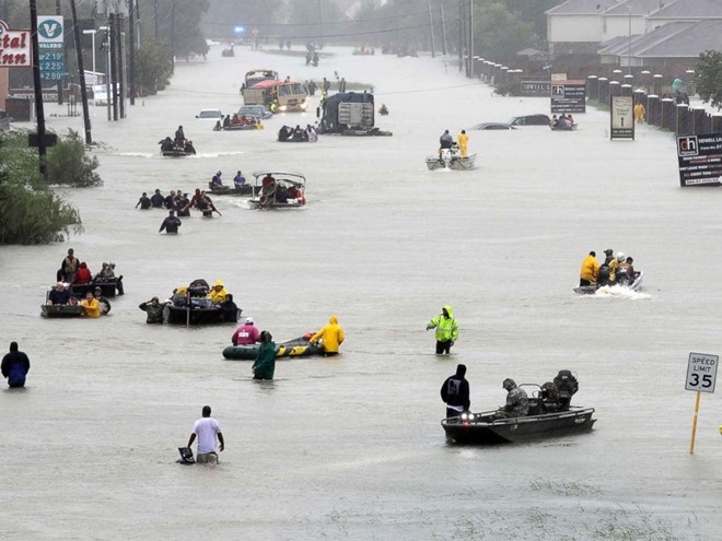 AS: Kota Houston memberlakukan jam malam pasca taupan Harvey - ảnh 1