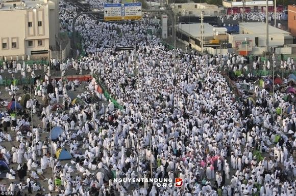 Arab Saudi melarang 400.000 calon Haji ilegal  ke Tanah Suci Mekah  - ảnh 1