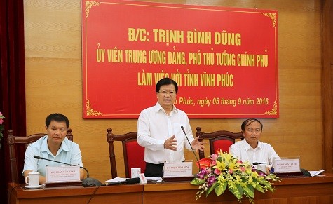 Deputi PM Vietnam, Trinh Dinh Dung melakukan kunjungan kerja di Propinsi Vinh Phuc - ảnh 1