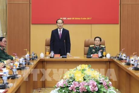  Presiden Tran Dai Quang melakukan temu kerja dengan pemimpin Kemhan Vietnam - ảnh 1