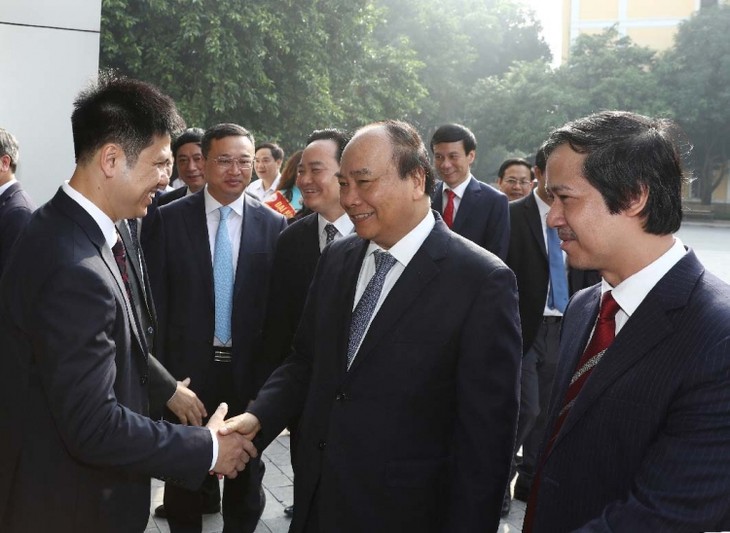 PM Vietnam, Nguyen Xuan Phuc melakukan temu kerja dengan Universitas Nasional Hanoi - ảnh 1