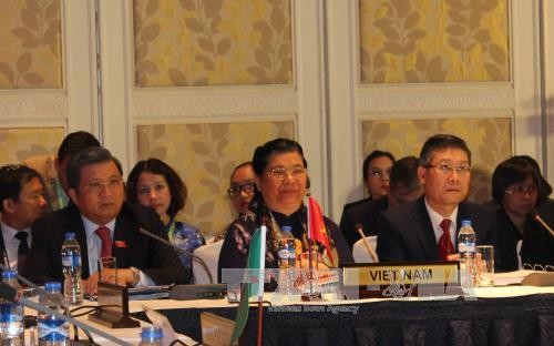 AIPA: Vietnam merekomendasikan kerjasama untuk membangun AEC berkembang merata dan tumbuh mencakup - ảnh 1