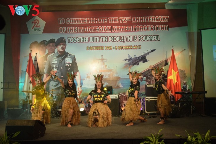 Peringatan ultah ke-72  berdirinya TNI (1945-2017) di Kota Hanoi - ảnh 11