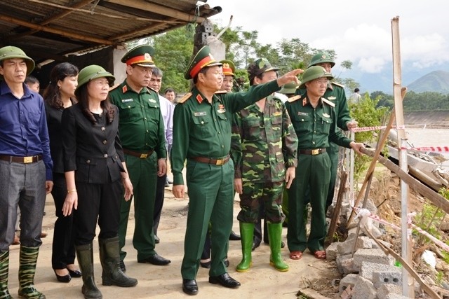 Wakil Ketua MN Do Ba Ty memimbing mengatasi akibat hujan dan banjir di Propinsi Yen Bai - ảnh 1