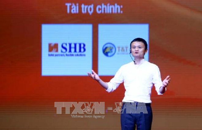 Miliarder Jack Ma melakukan temu pergaulan dengan para mahasiswa dan pemuda Vietnam - ảnh 1