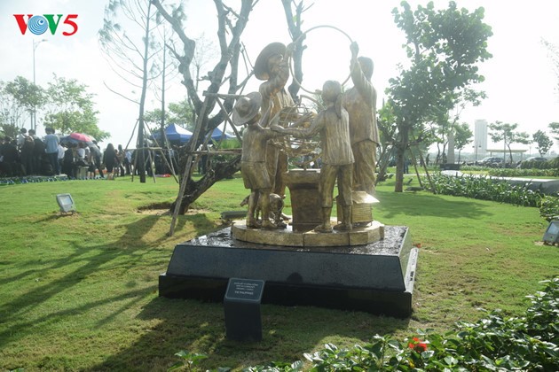 Istimewa-nya Taman patung APEC di Kota Da Nang, Vietnam Tengah - ảnh 11