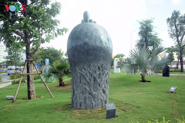 Istimewa-nya Taman patung APEC di Kota Da Nang, Vietnam Tengah - ảnh 4