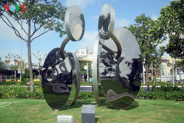 Istimewa-nya Taman patung APEC di Kota Da Nang, Vietnam Tengah - ảnh 7