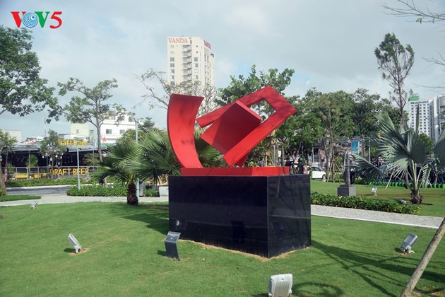 Istimewa-nya Taman patung APEC di Kota Da Nang, Vietnam Tengah - ảnh 10