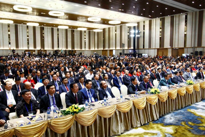 Para pemimpin  perekonomian APEC menghadiri dan membacakan pidato di CEO Sumit 2017 - ảnh 1