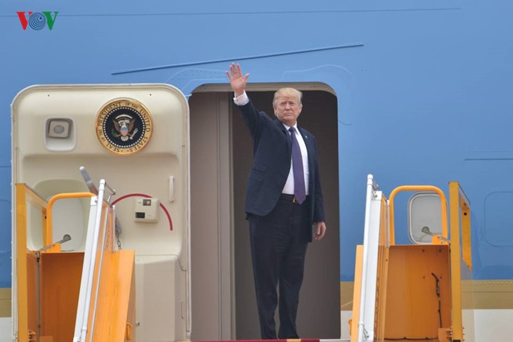 Presiden AS, Donald Trump mengakhiri dengan baik kunjungan kenegaraan di Vietnam - ảnh 1