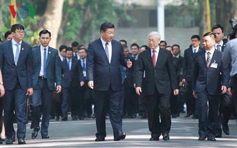  Sekjen KS PKV Nguyen Phu Trong menghadiri jamuan teh dengan Sekjen, Presiden Tiongkok, Xi Jinping - ảnh 1