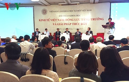  Lokakarya tentang “Ekonomi Vietnam- dimanika  pertumbuhan dan solusi mendorong” - ảnh 1