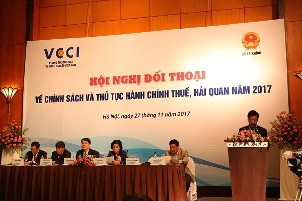 Melakukan reformasi pajak dan bea cukai untuk membantu lingkungan bisnis di Vietnam naik kelas - ảnh 1