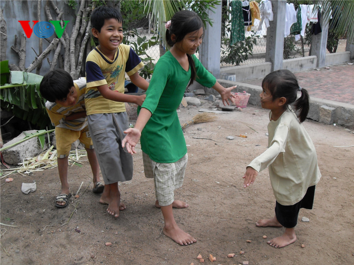 Permainan rakyat warga etnis minoritas Cham di Provinsi Ninh Thuan - ảnh 2