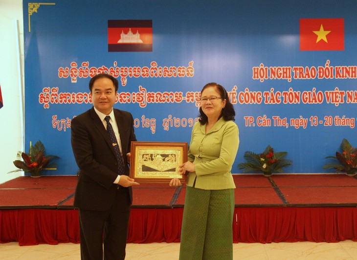  Konferensi tentang pertukaran pengalaman pekerjaan agama Vietnam-Kamboja - ảnh 1