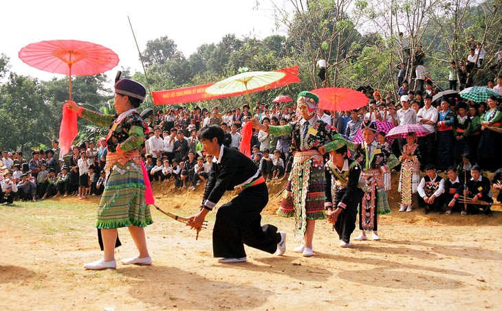 Festival Bunga yang diselenggarakan warga etnis minoritas Cong, provinsi Dien Bien - ảnh 1