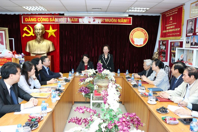  Wapres Vietnam, Dang Thi Ngoc Thinh melakukan temu kerja dengan Asosiasi Penyuluhan Belajar Vietnam - ảnh 1