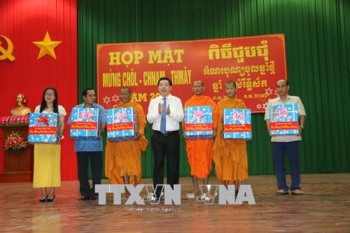 Provinsi Tra Vinh mengadakan pertemuan  pada Hari Raya Chol Chnam Thmay dari warga etnis Khmer - ảnh 1