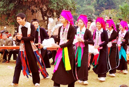 Warga etnis minoritas La Ha dengan  Pesta Hoa Mang - ảnh 1