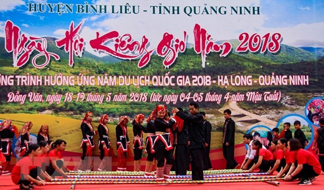 Pesta  “Memantangi angin” dari orang etnis Dao Thanh Phan di  Provinsi Quang Ninh - ảnh 1