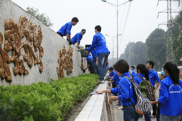 Kaum pemuda Ibukota Hanoi dengan banyak aktivitas sukarela  yang kreatif - ảnh 1