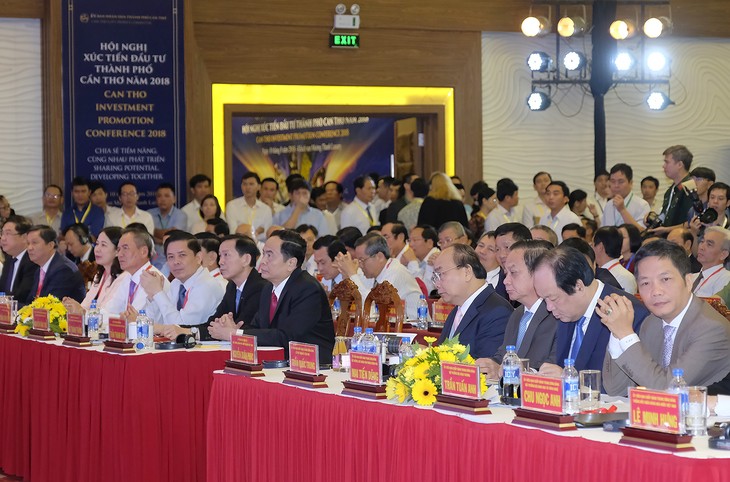 PM Vietnam, Nguyen Xuan Phuc menghadiri Konferensi Promosi Investasi di Kota Can Tho tahun 2018. - ảnh 1