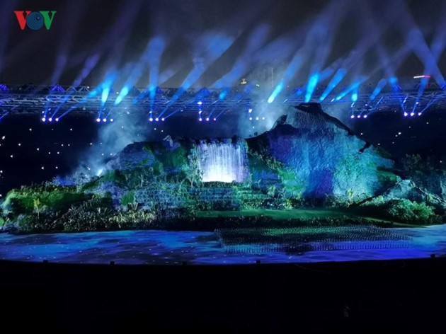 Asian Games 2018 : Acara pembukaan yang mengesankan dan kolosal dalam suasana pesta dari “negeri puluhan ribu pulau” Indonesia - ảnh 1