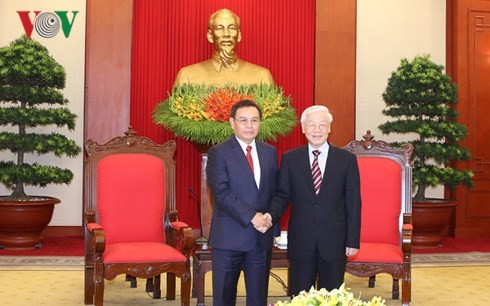 Sekjen Nguyen Phu Trong menerima delegasi Pengurus Besar Front Laos demi Pembangunan Tanah Air - ảnh 1