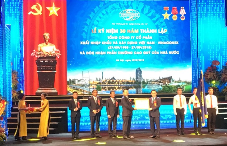 Deputi PM, Vuong Dinh Hue menghadiri upacara peringatan ultah ke-30 pembentukan Perusahaan Umum Vinaconex - ảnh 1