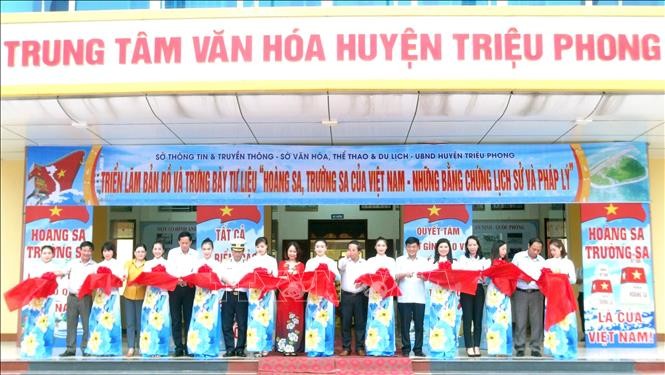 Pembukaan Pameran: “Bukti-bukti  sejarah dan hukum menegaskan Hoang Sa dan Truong Sa adalah wilayah Viet Nam” - ảnh 1