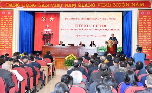 PM Vietnam, Nguyen Xuan Phuc melakukan kontak dengan pemilih setelah Persidangan MN - ảnh 1