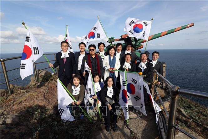 Jepang memprotes  kelompok legislator  Republik Korea yang mengunjungi  kepulauan yang dipersengketakan - ảnh 1