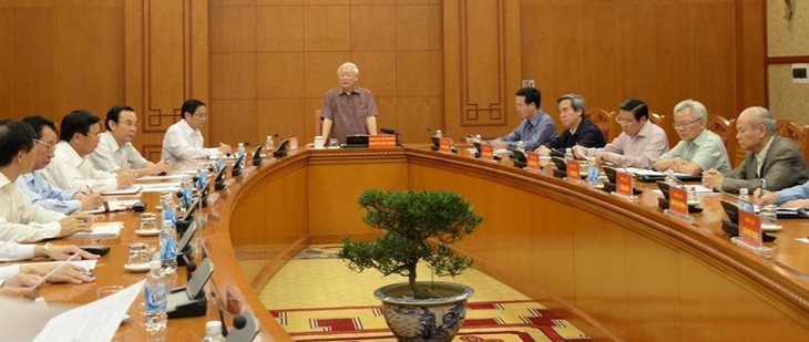 Sekjen, Presiden Viet Nam, Nguyen Phu Trong  memimpin sidang Badan Harian Subkomisi tentang Dokumen Kongres Nasional ke-13 PKV - ảnh 1