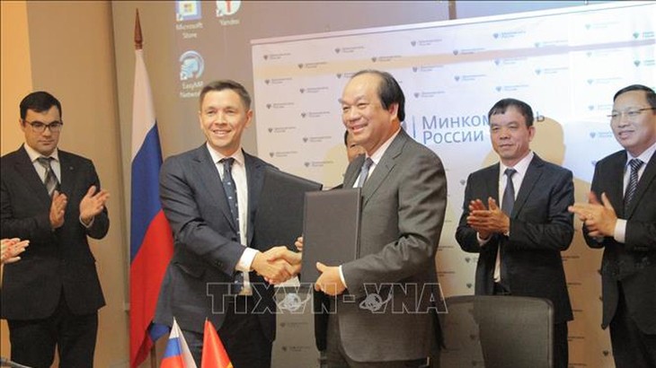 Vietnam memperkuat kerjasama dengan Rusia dalam proses membangun E-Government - ảnh 1