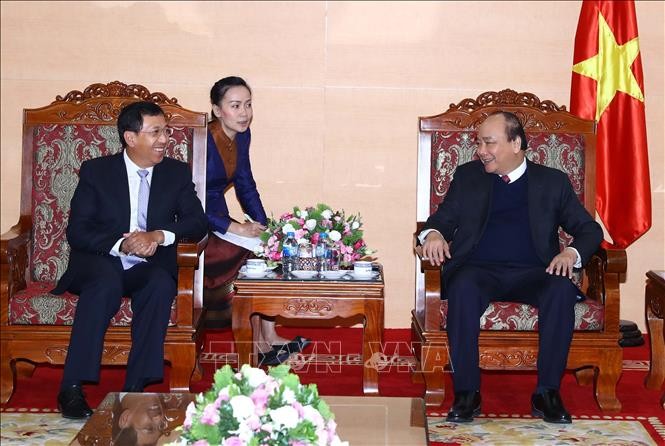 Vietnam siap mendukung dan membantu Laos  menstabilkan dan mengembangkan ekonomi - ảnh 1