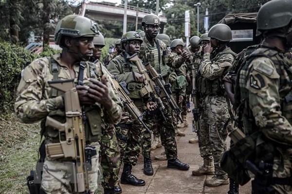 Sedikinya ada 15 orang yang telah tewas dalam serangan teror di Kenia - ảnh 1