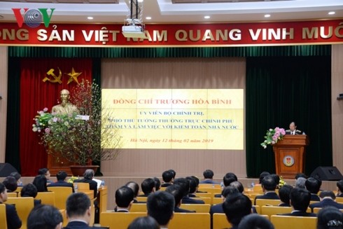 Deputi Harian PM  Pemerintah Truong Hoa Binh berkunjung dan melakukan temu kerja dengan Badan Pemeriksa Keuangan Negara - ảnh 1
