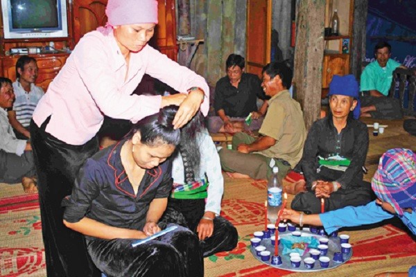 “Tang cau”- Ritual  khusus dalam pernikahan dari kaum perempuan etnis minoritas Thai hitam di daerah  Tay Bac - ảnh 1