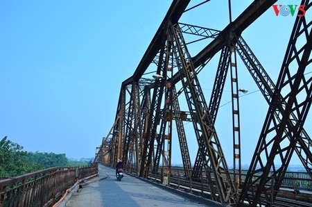 Jembatan-jembatan yang menyambungkan waktu - ảnh 2