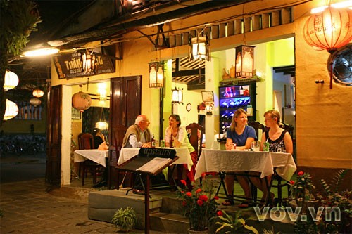 Hoi An’s old quarter, a harmonious blend of history, culture, and human life  - ảnh 8