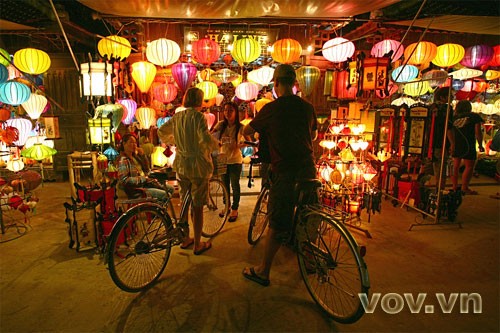 Hoi An’s old quarter, a harmonious blend of history, culture, and human life  - ảnh 9