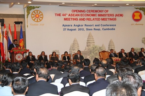 44th ASEAN Economic Ministers meeting kicks off in Cambodia - ảnh 1