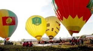 Int’l balloon festival opens in Binh Thuan - ảnh 1