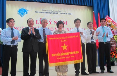 Teachers honored on Vietnam Teachers’ Day - ảnh 1